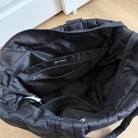 Lululemon Quilted Grid Tote 26L - Picture 7 of 7